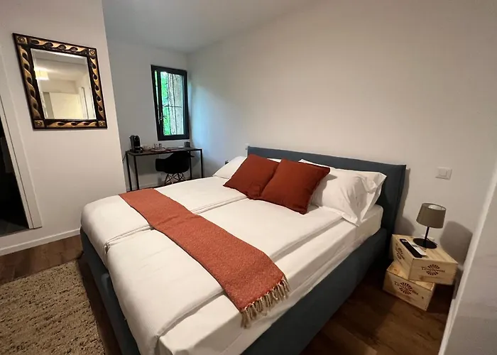 Grotto Del Pan Perdue Bed and Breakfast Λουγκάνο